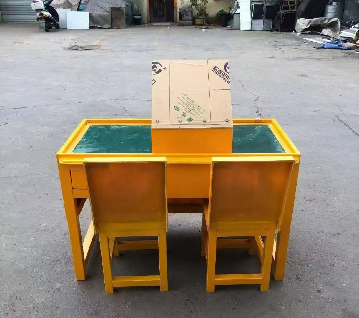 炉霍防静电导通桌井下煤矿火工品发放桌：危险品流转的安全守护者